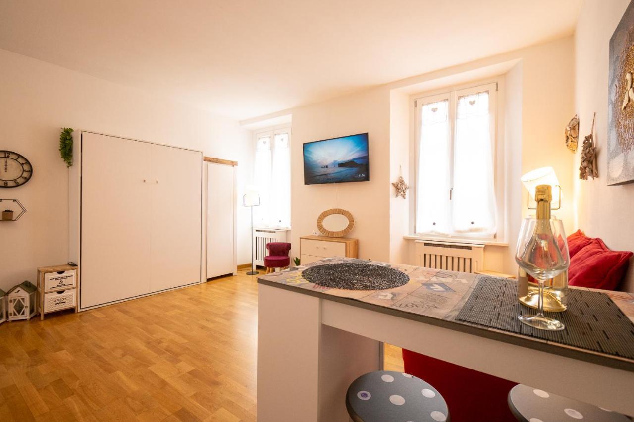Portatorre Suite, A Charming Apartment In The Heart Of Como, Free Private Parking, Air Conditioning & More! Exterior photo