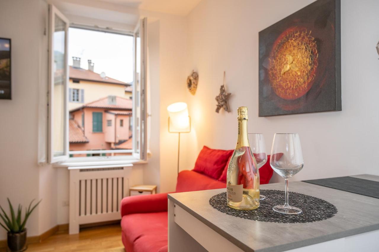 Portatorre Suite, A Charming Apartment In The Heart Of Como, Free Private Parking, Air Conditioning & More! Exterior photo