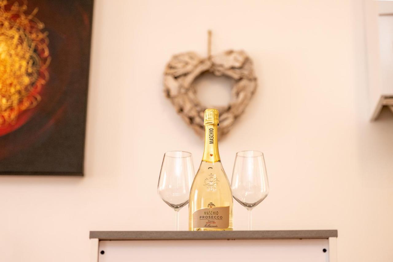 Portatorre Suite, A Charming Apartment In The Heart Of Como, Free Private Parking, Air Conditioning & More! Exterior photo