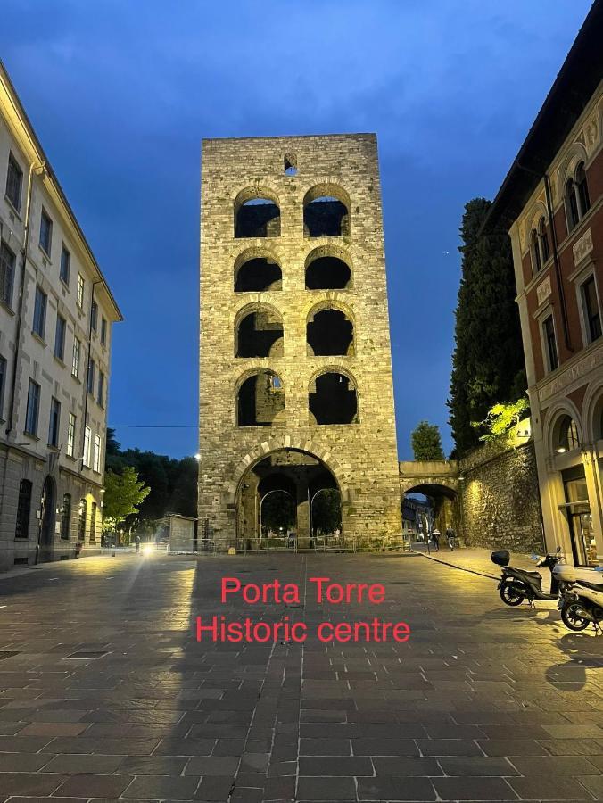 Portatorre Suite, A Charming Apartment In The Heart Of Como, Free Private Parking, Air Conditioning & More! Exterior photo