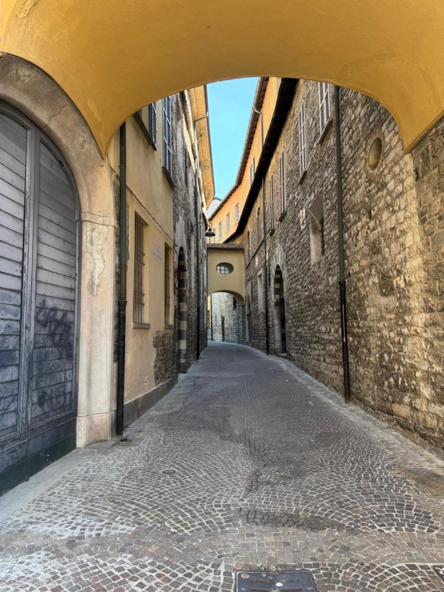 Portatorre Suite, A Charming Apartment In The Heart Of Como, Free Private Parking, Air Conditioning & More! Exterior photo